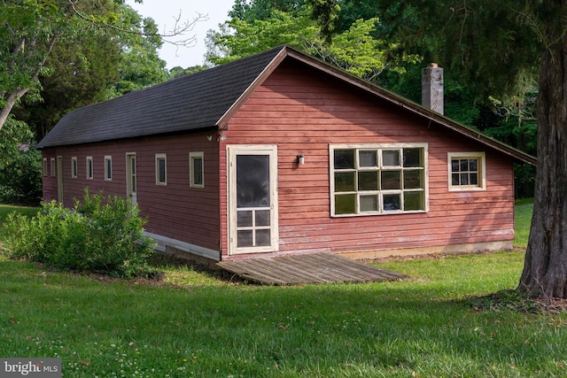 view of shed / structure featuring a lawn