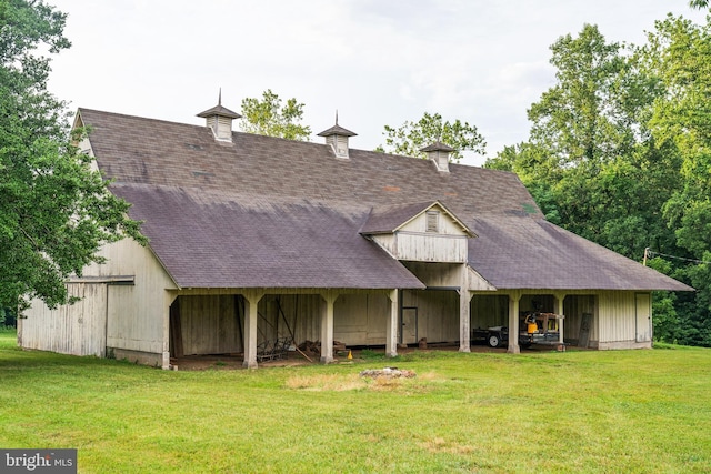 view of front of property with a front yard