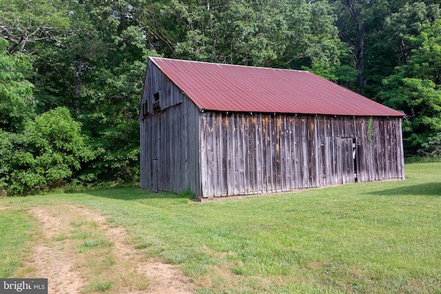 view of shed / structure featuring a lawn