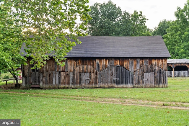 view of shed / structure featuring a yard