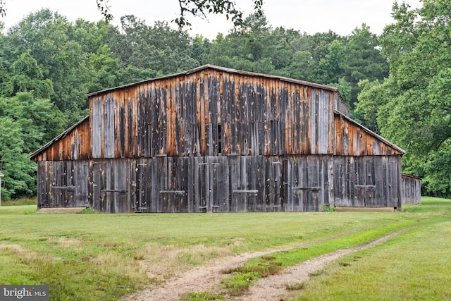 view of shed / structure with a yard