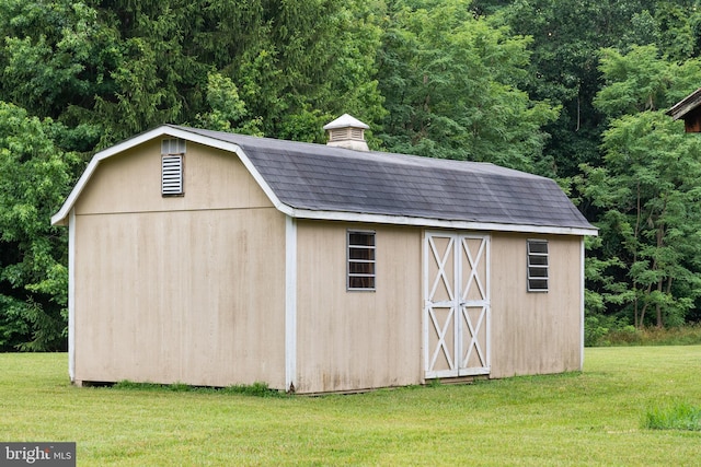 view of shed / structure with a yard