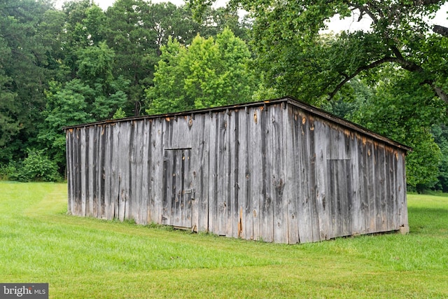 view of shed / structure featuring a yard