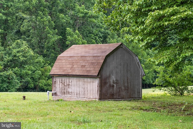 view of outdoor structure featuring a lawn