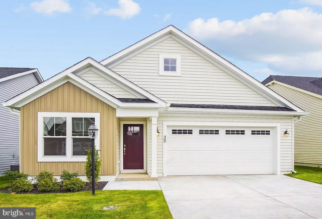 view of front of house featuring a front lawn and a garage