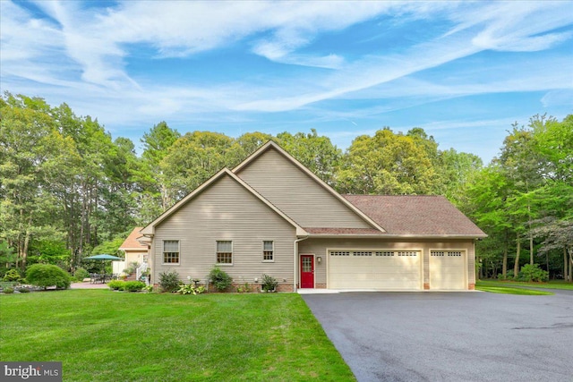 view of front facade featuring a front yard and a garage