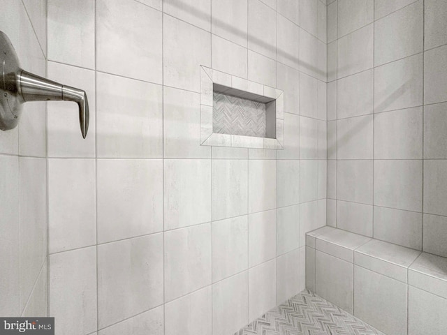 bathroom featuring tiled shower