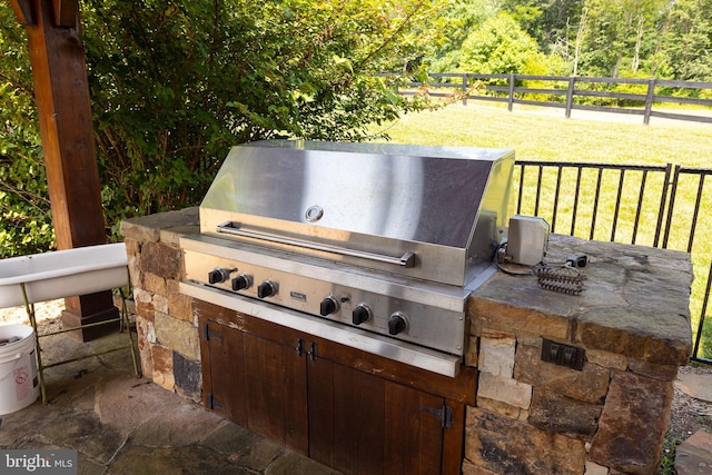 view of patio / terrace with exterior kitchen and grilling area