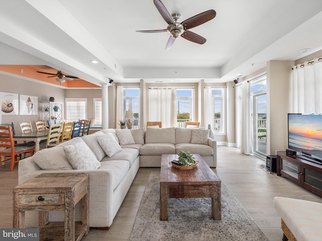 living room featuring light hardwood / wood-style floors and ceiling fan