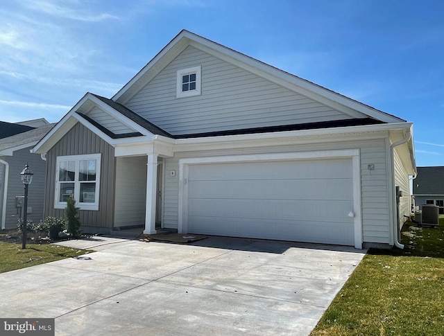 view of front of home featuring central AC, a front lawn, and a garage