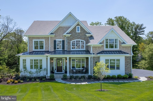 craftsman house featuring a porch and a front lawn