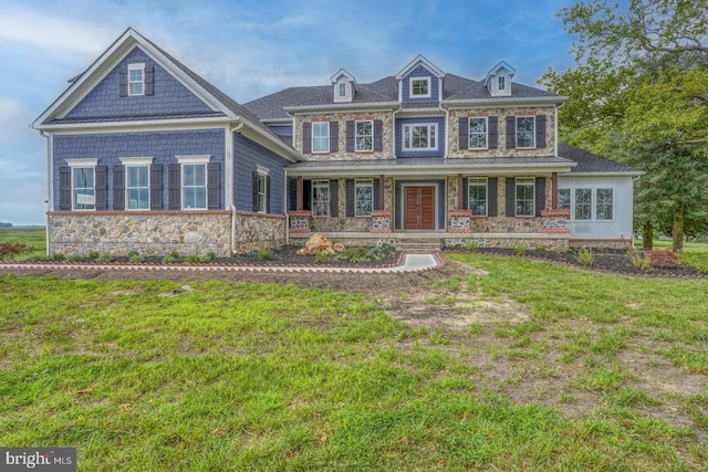 view of front of house featuring a front yard