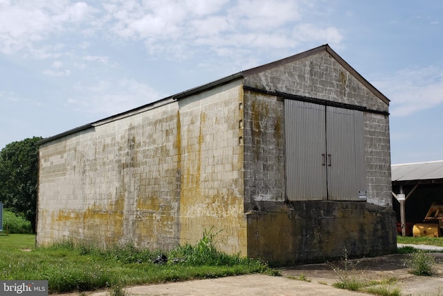 view of outdoor structure