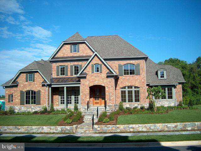 craftsman house with a front lawn