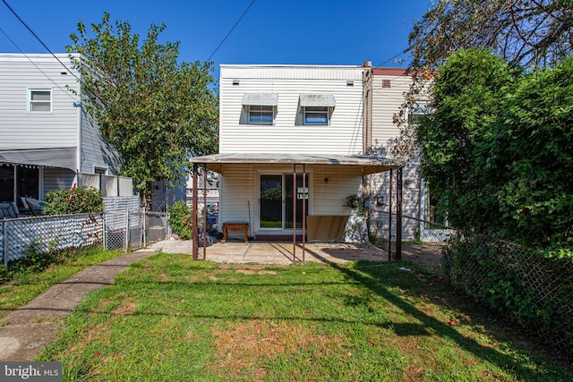 view of front of property with a front lawn