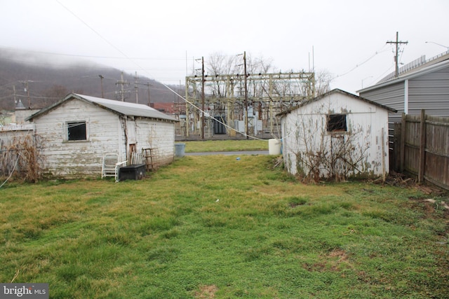 view of yard with an outdoor structure