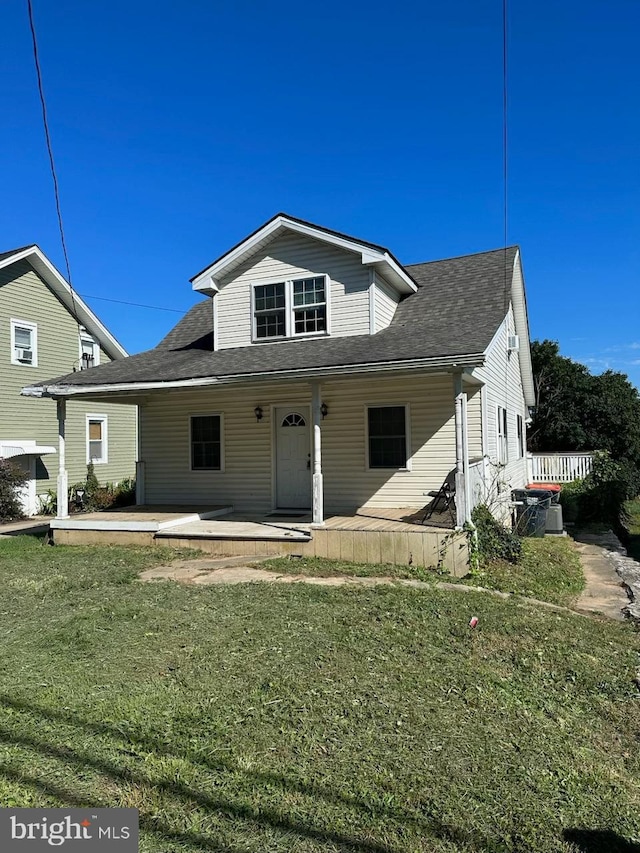 view of front of property with a front yard