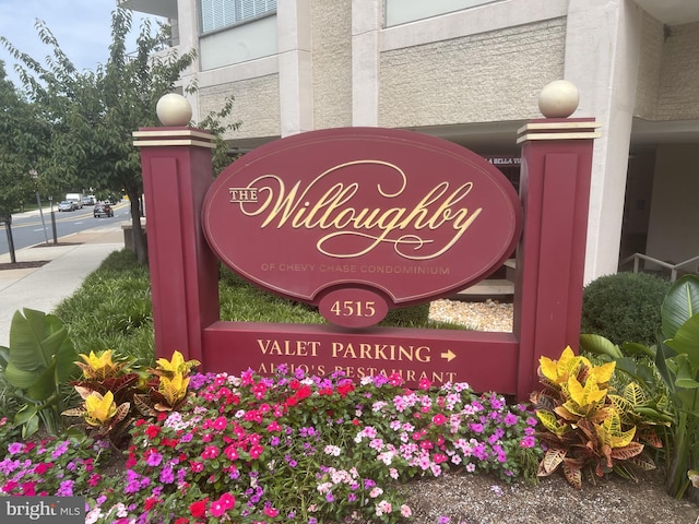 view of community / neighborhood sign