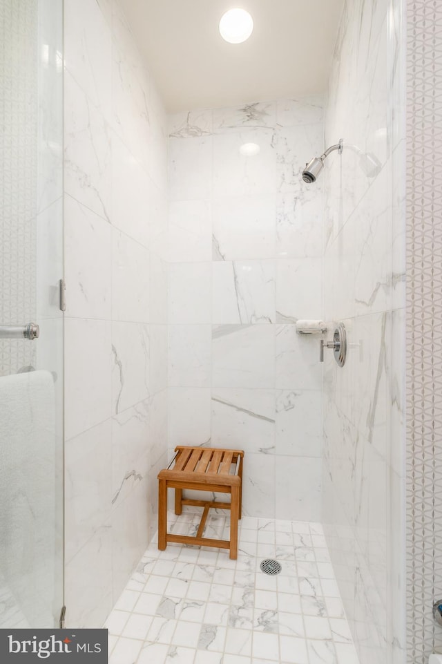 bathroom featuring tiled shower