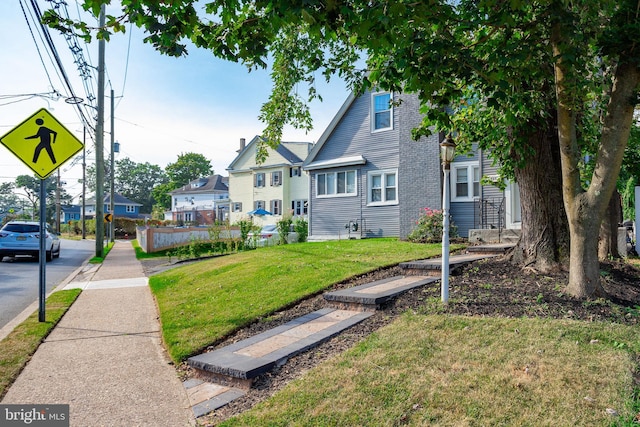 view of front facade with a front lawn