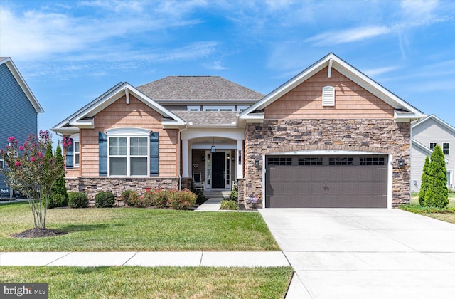 craftsman house featuring a front yard