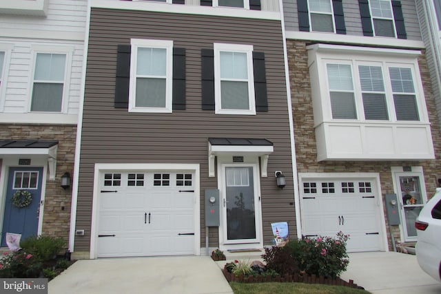 view of front facade with a garage