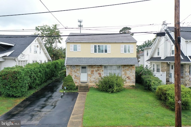 view of front of home with a front yard