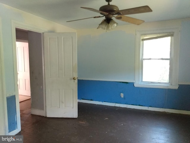 empty room with ceiling fan