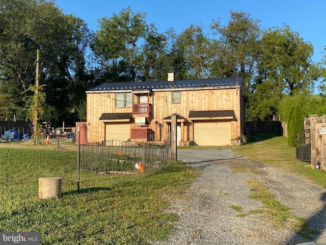 view of front facade with a garage and a front yard