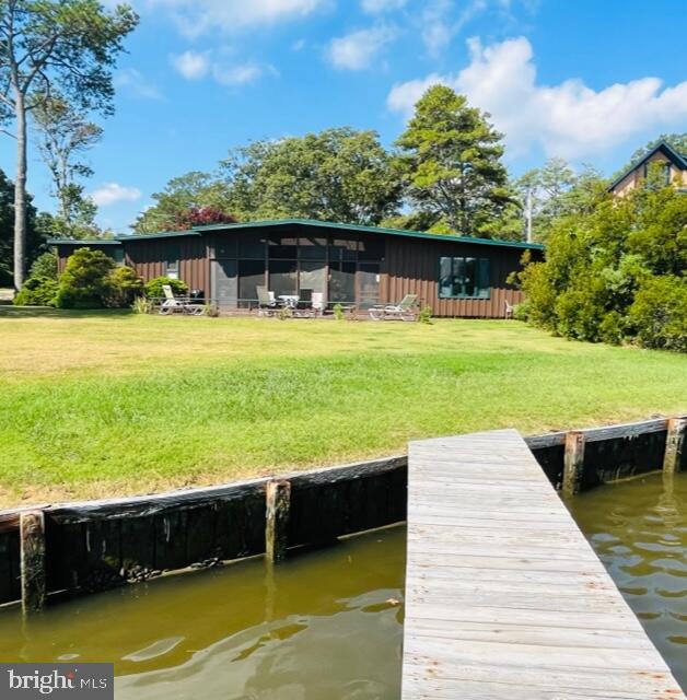 dock area featuring a yard