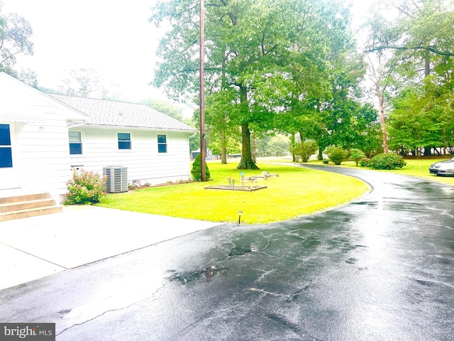 view of yard with central AC unit