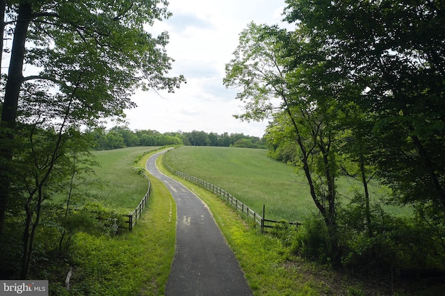 view of property's community featuring a rural view