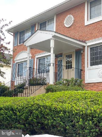 view of front facade with a porch