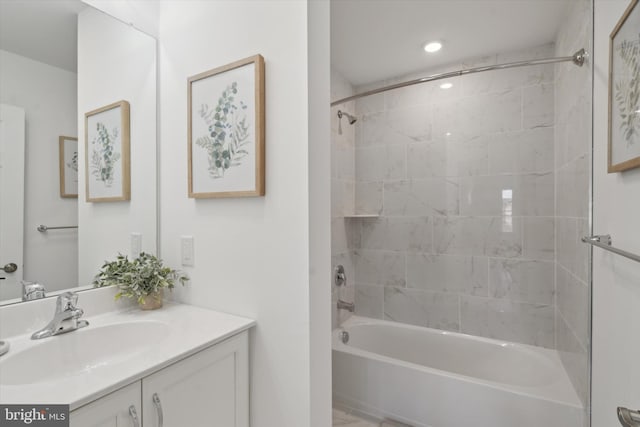 bathroom with vanity and tiled shower / bath