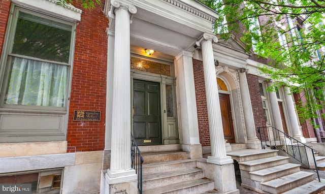 property entrance featuring covered porch