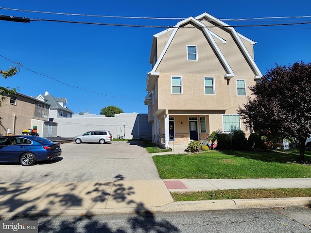 front of property featuring a front lawn