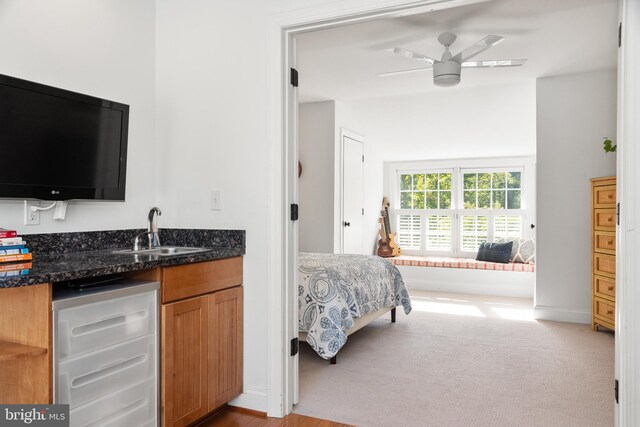164 W Lake Dr, Annapolis, MD 21403 - carpeted bedroom featuring fridge, ceiling fan, and sink