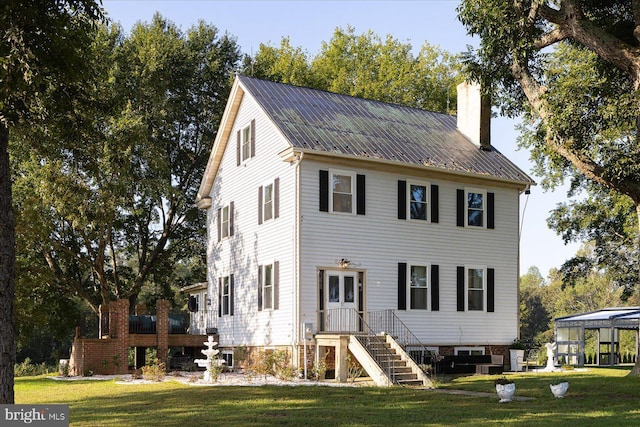 view of front of house featuring a gazebo and a front yard