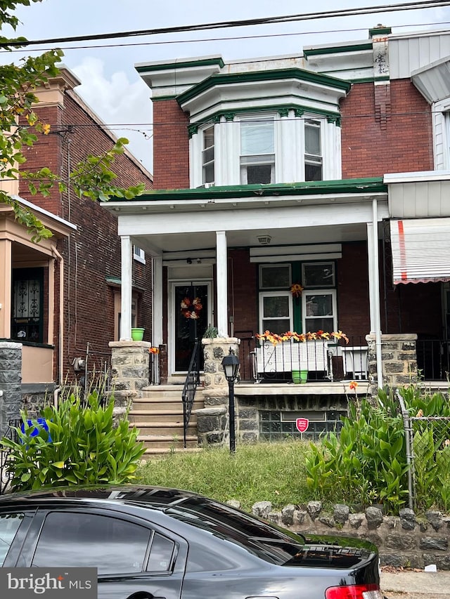 view of front facade featuring a porch