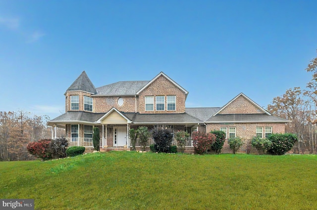 view of front facade featuring a front yard and a porch