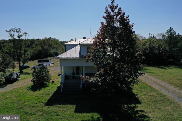 view of front of house with a front lawn