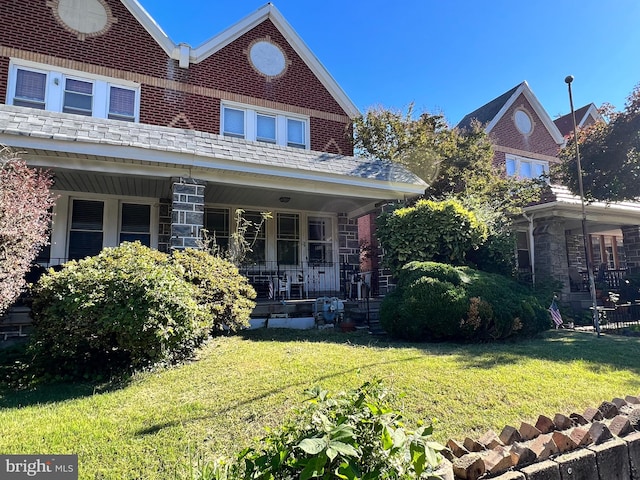 view of front of property with a front yard and a porch