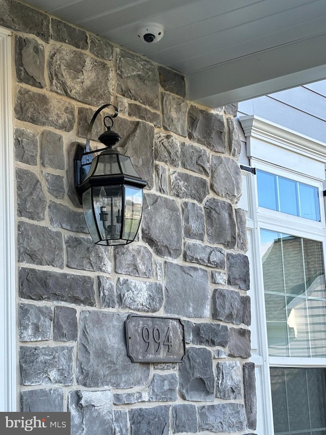 994 Valley Crossing Dr, Lititz, PA 17543 - details featuring stone siding