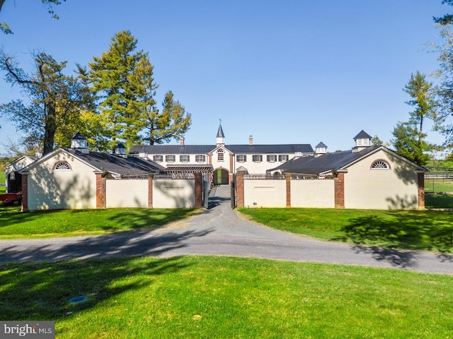 view of front of house with a front lawn