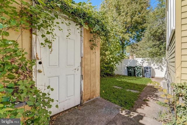 view of shed / structure featuring a yard