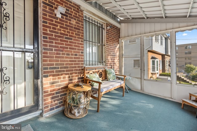 sunroom with vaulted ceiling