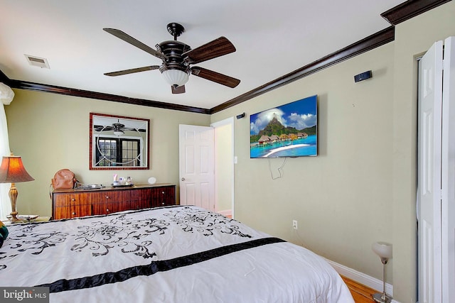 bedroom with ceiling fan, crown molding, and light hardwood / wood-style floors