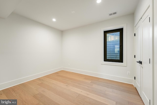 spare room with visible vents, recessed lighting, light wood-style flooring, and baseboards