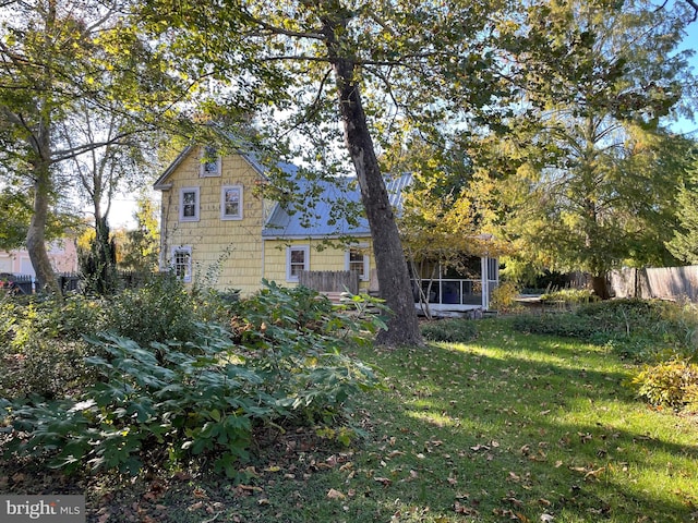 view of front of home with a front lawn