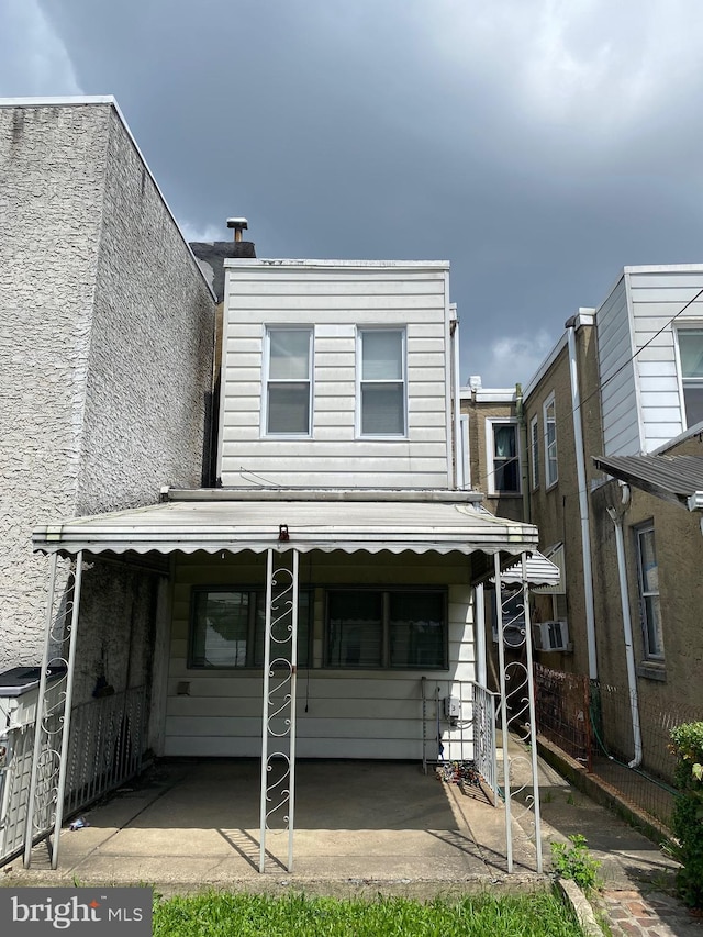 view of front of home with a carport